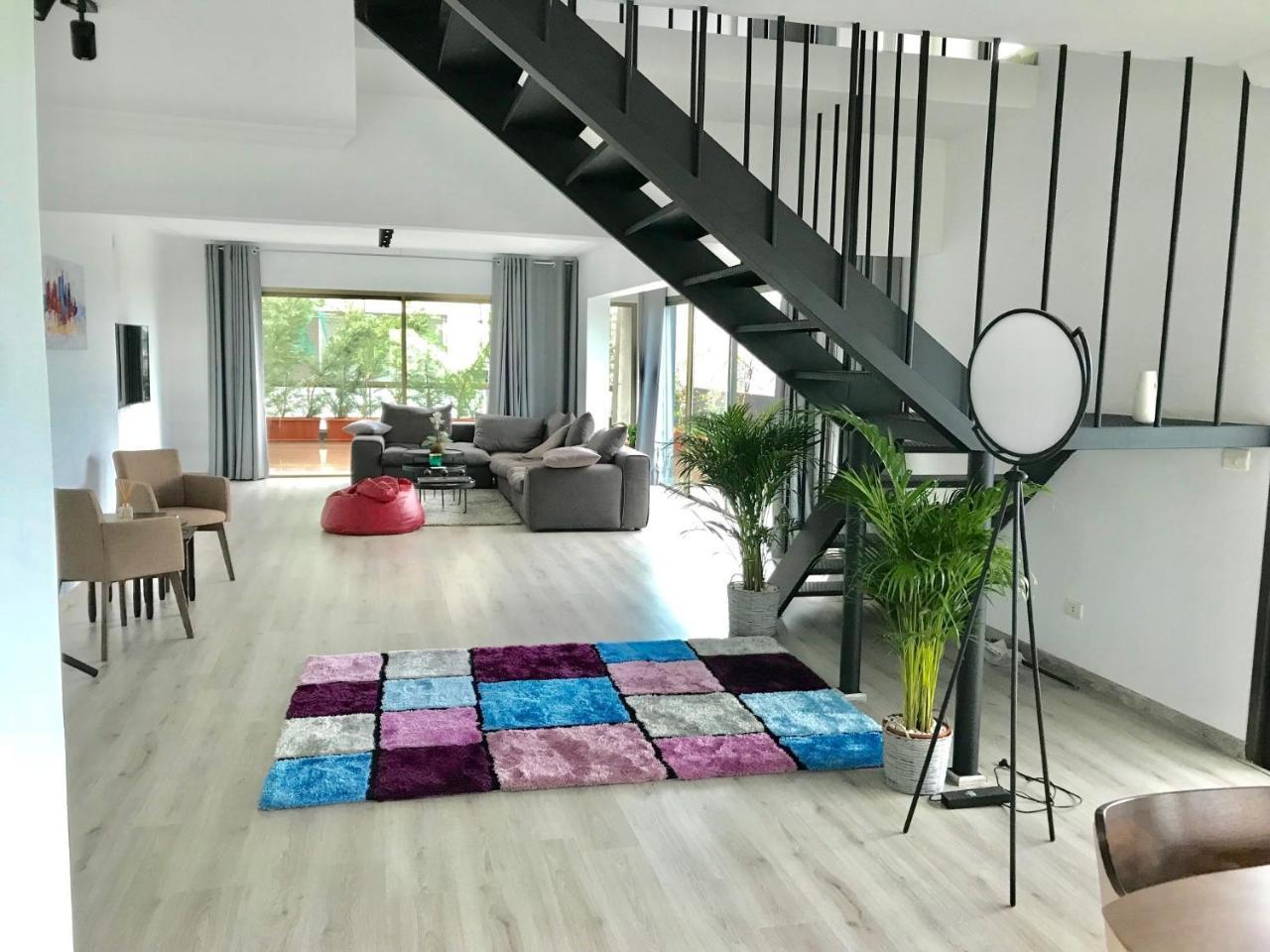 Apartment M-77