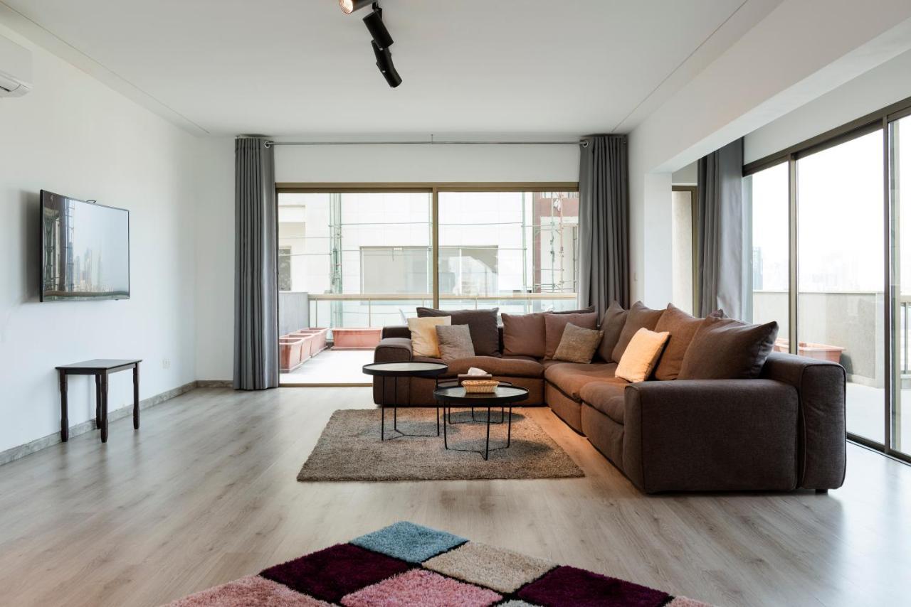 Apartment M-77