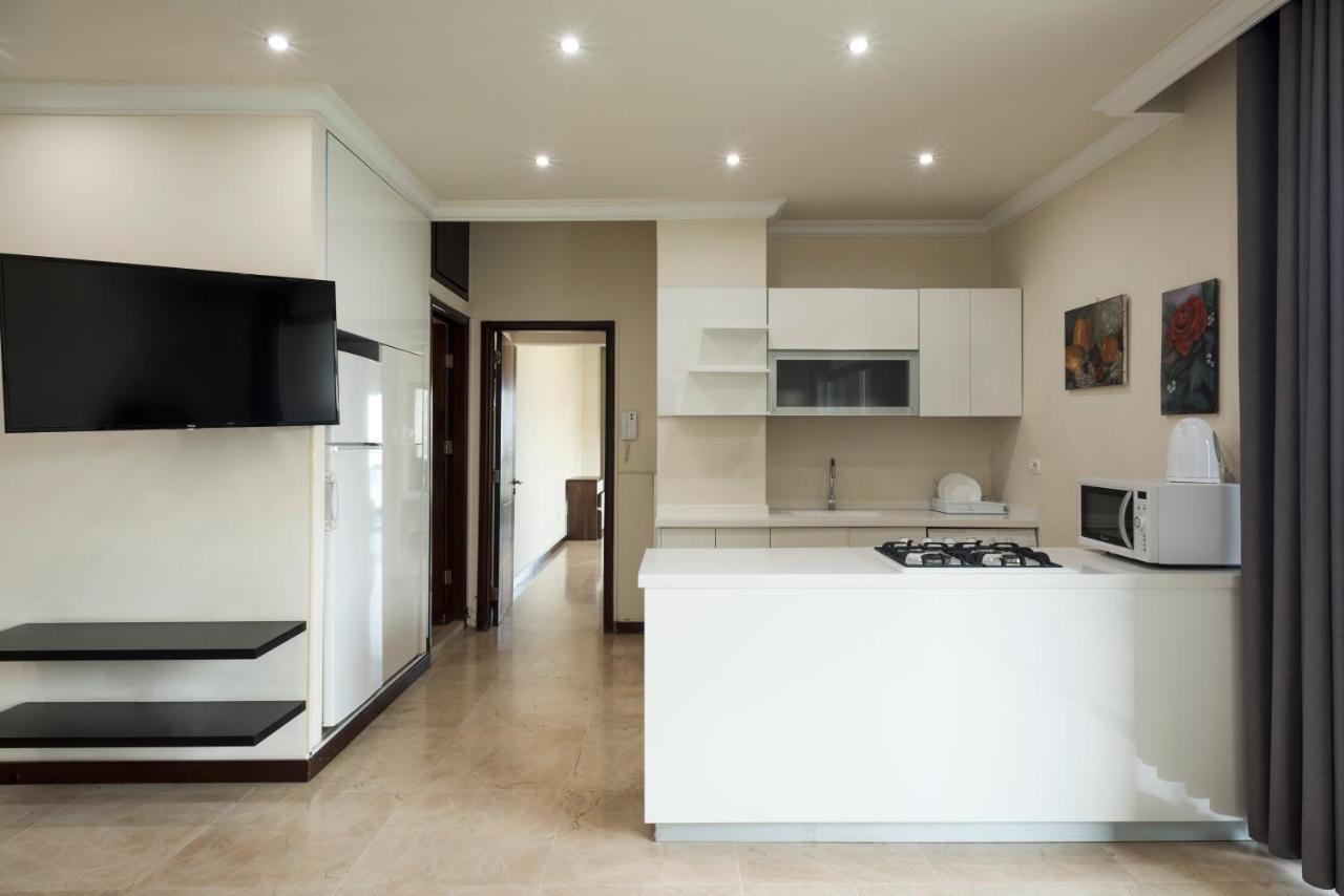 Apartment M-77