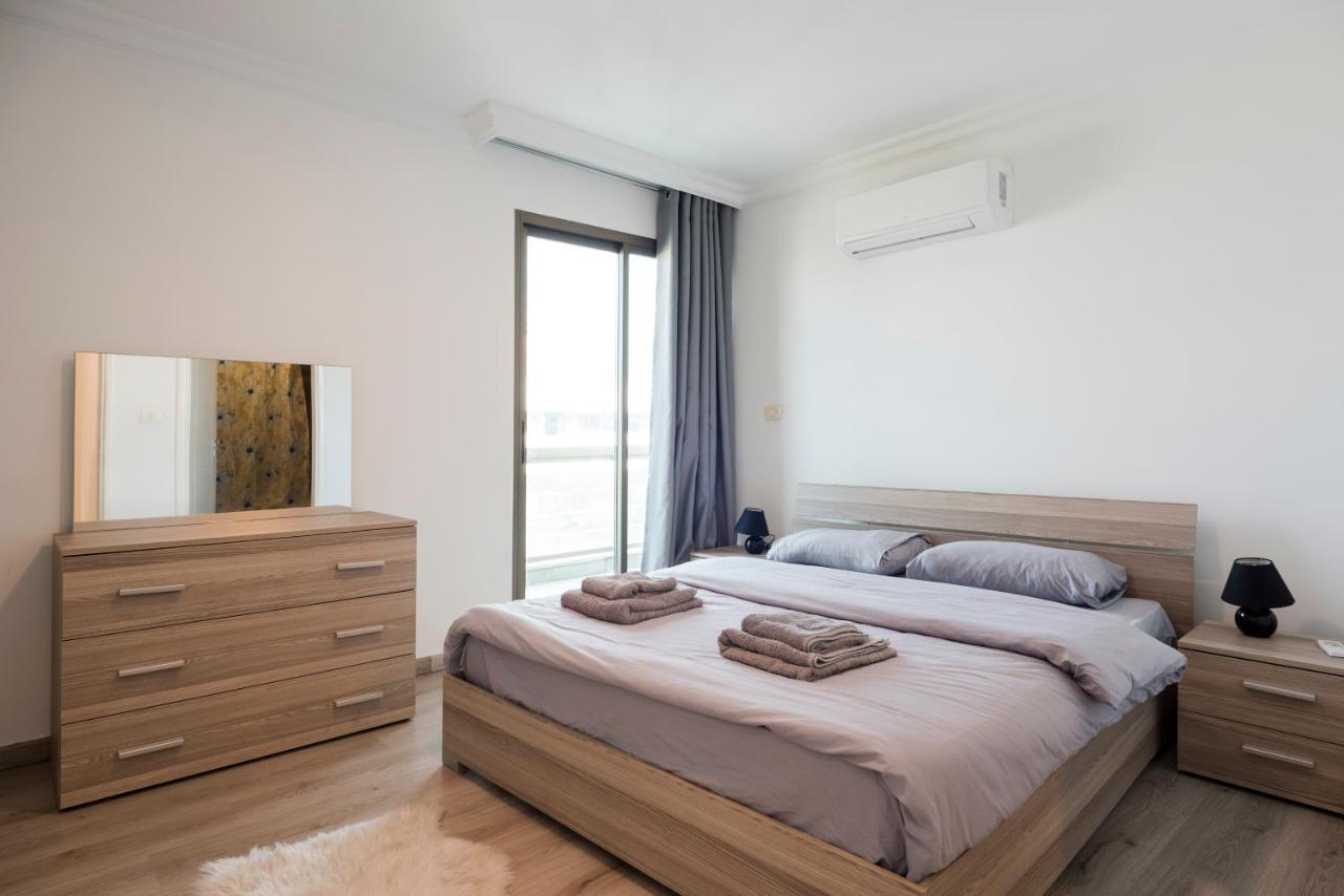Apartment M-77